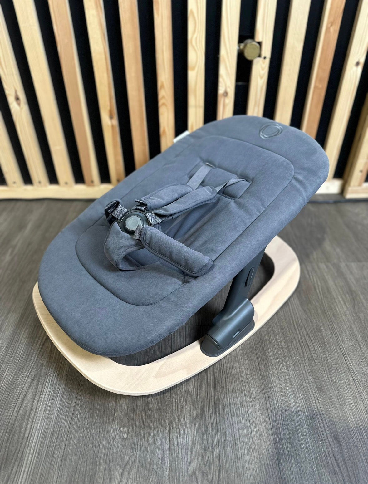 EX DISPLAY Bugaboo Giraffe Baby Rocker - Tornado Grey