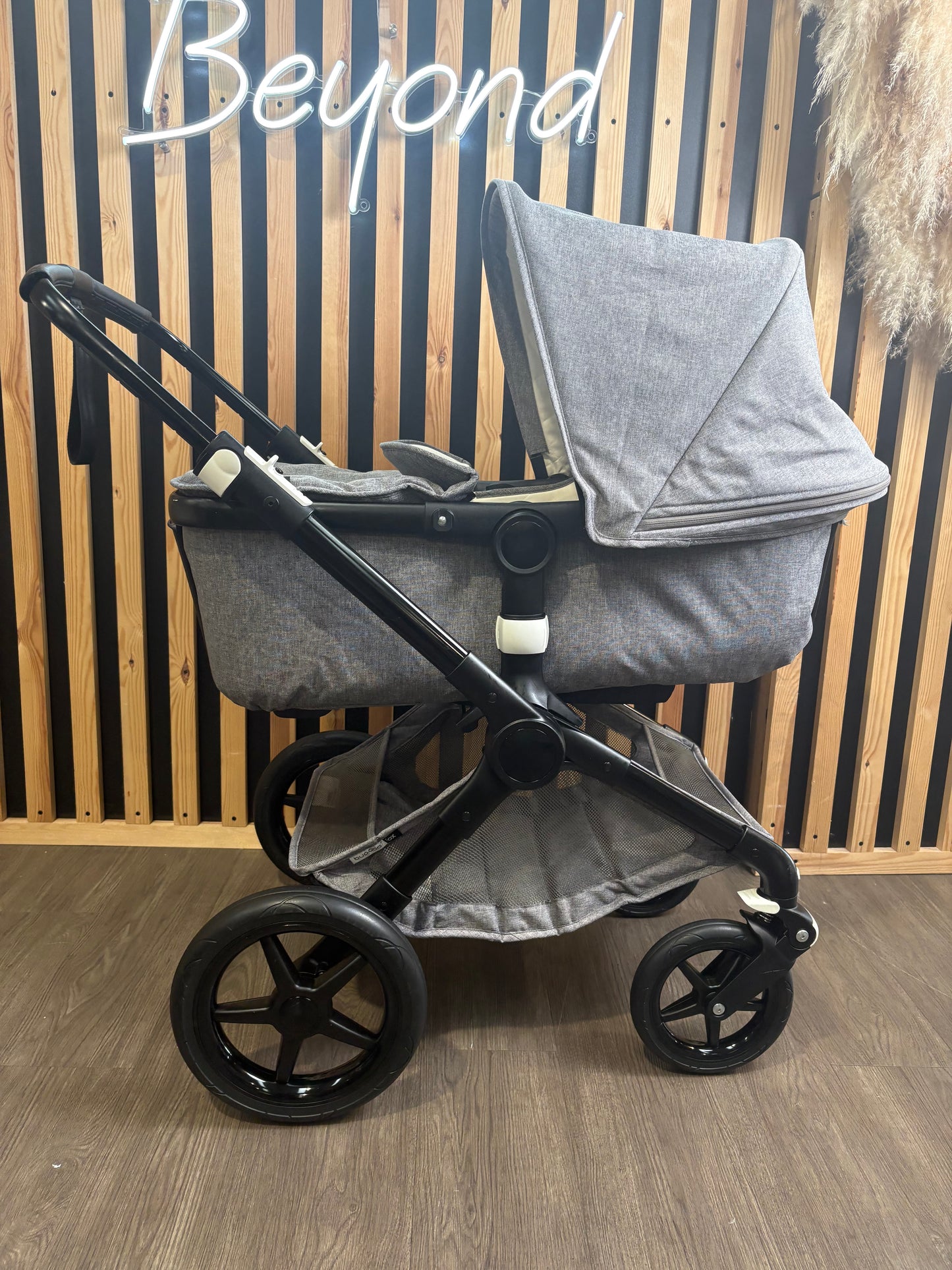 PRE LOVED Bugaboo Fox2 2-in-1 Travel System - Grey Melange