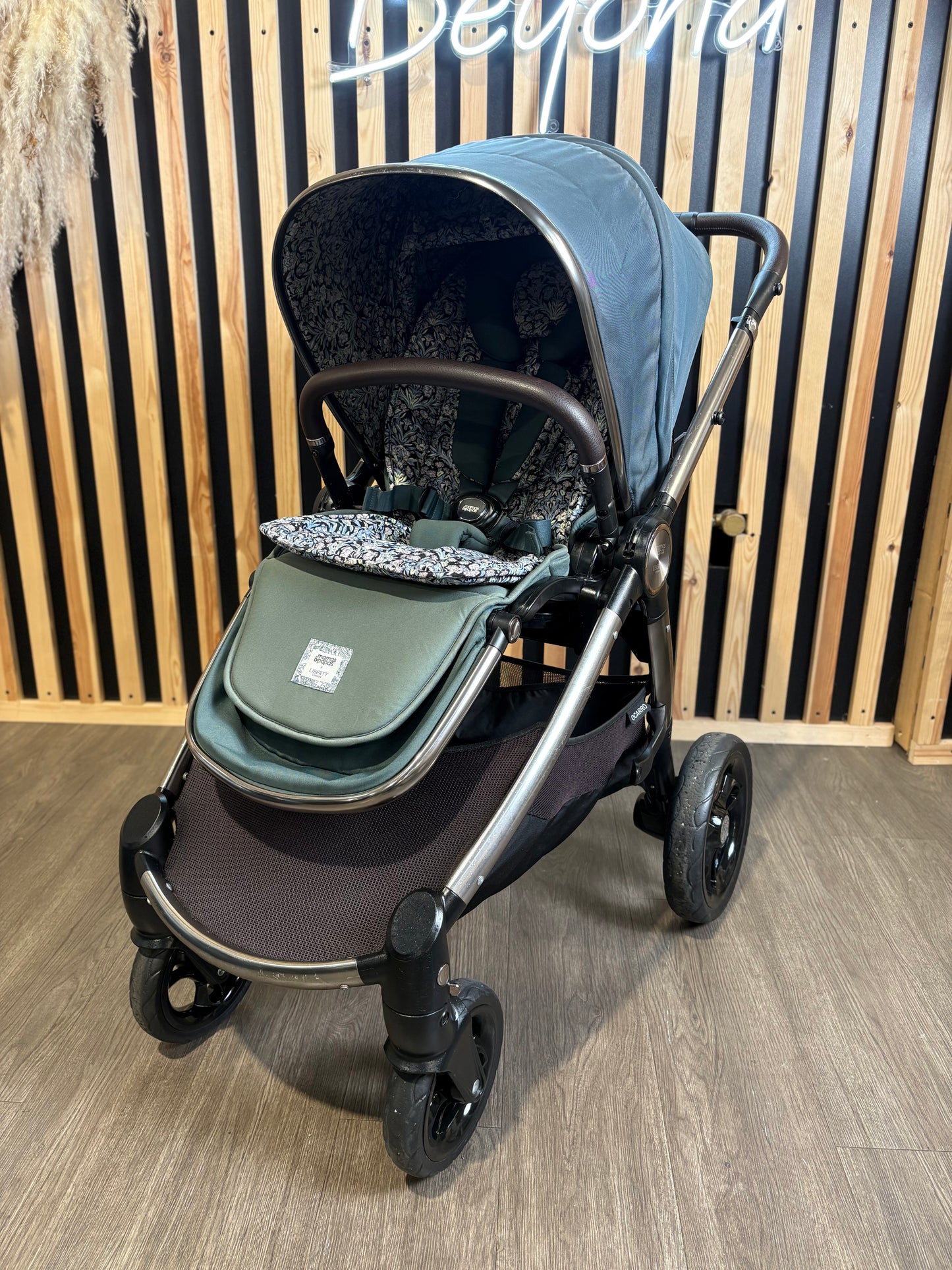 PRE LOVED Mamas & Papas Ocarro x Liberty London 2-in-1 Travel System - Teal