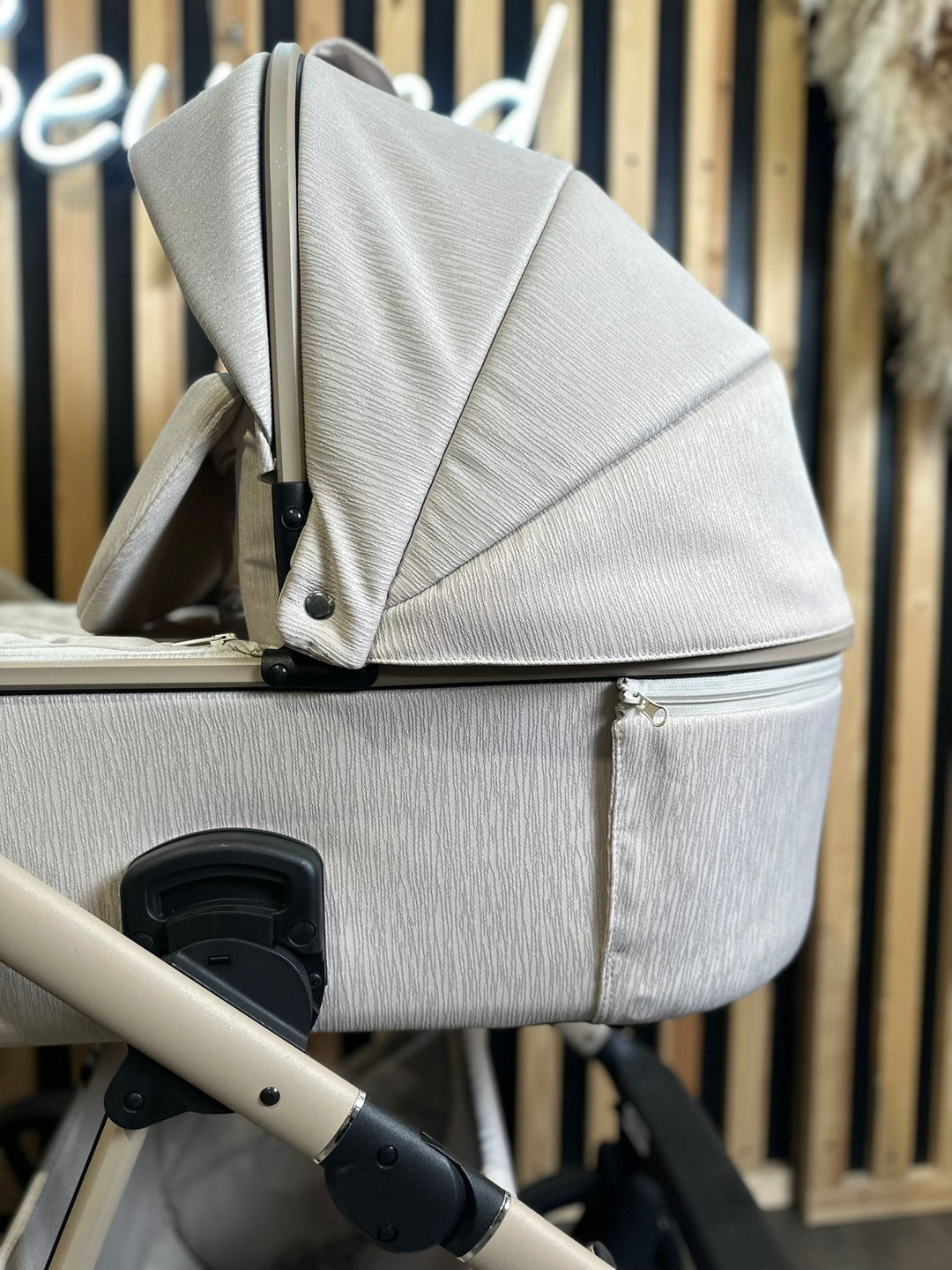 EX DISPLAY Mee-Go Milano Natura 2-in-1 Travel System – Vanilla