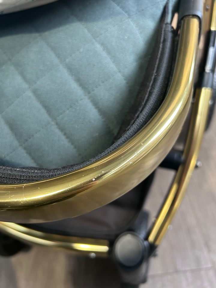 PRE LOVED Cosatto Wow 2 2in1 Travel System - Bureau