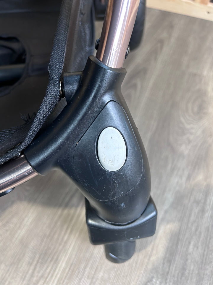 PRE LOVED egg Pushchair + Footmuff - Diamond Black