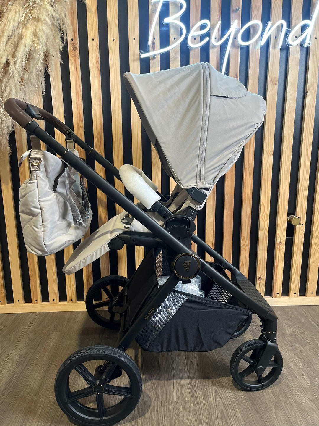 EX DISPLAY Venicci Claro Pushchair, Carrycot & Accessories - Vanilla