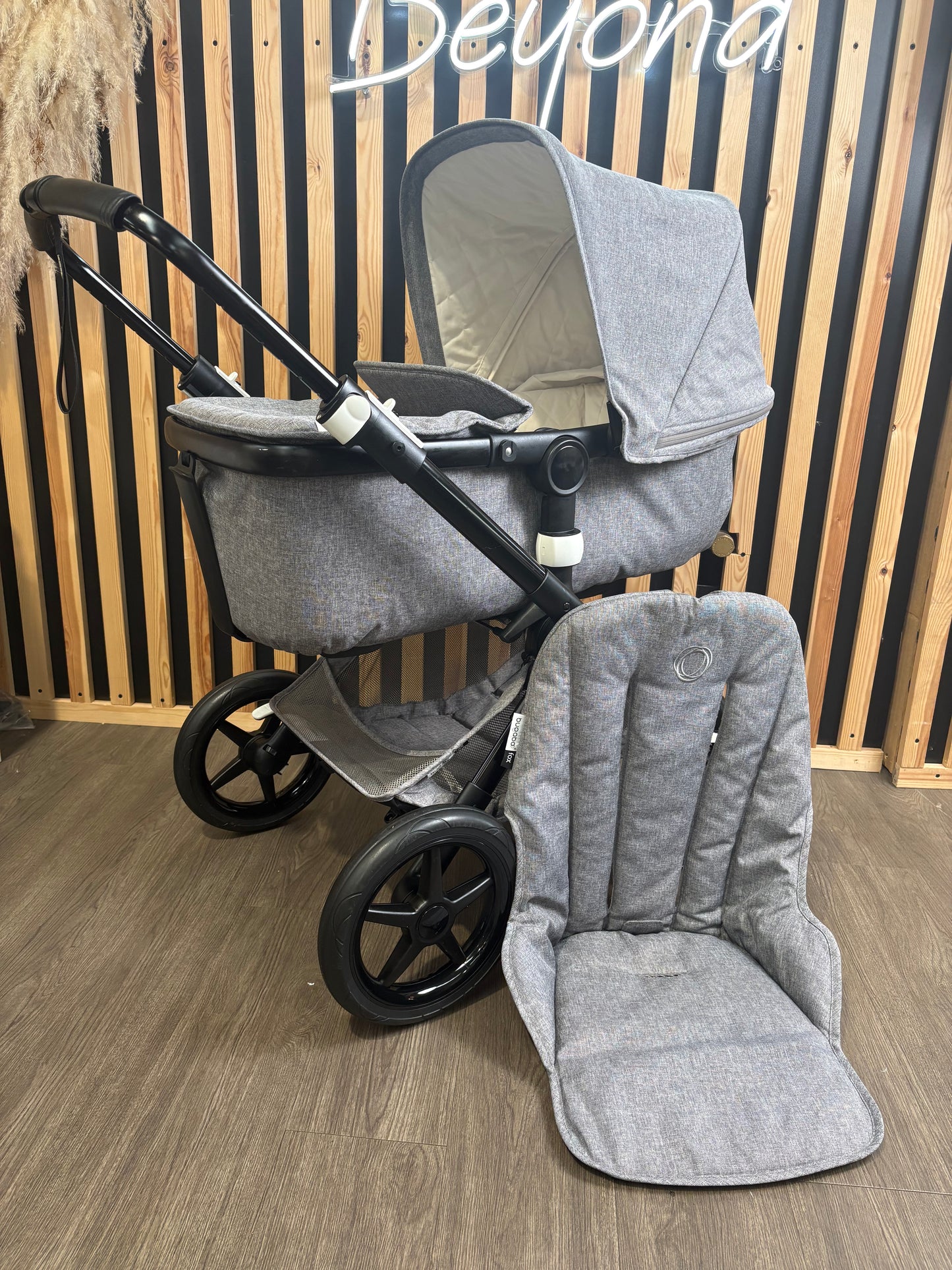 PRE LOVED Bugaboo Fox2 2-in-1 Travel System - Grey Melange
