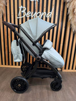 EX DISPLAY Aston Martin egg3 Luxury Travel System - Soft Grey