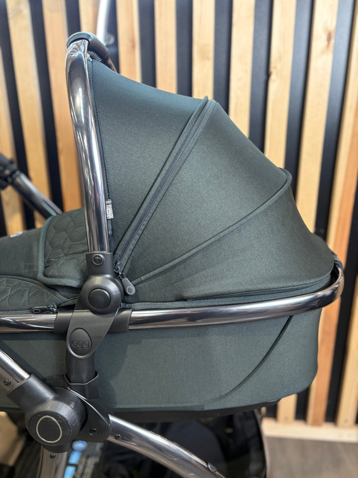 PRE LOVED egg3 Travel System - Black Olive