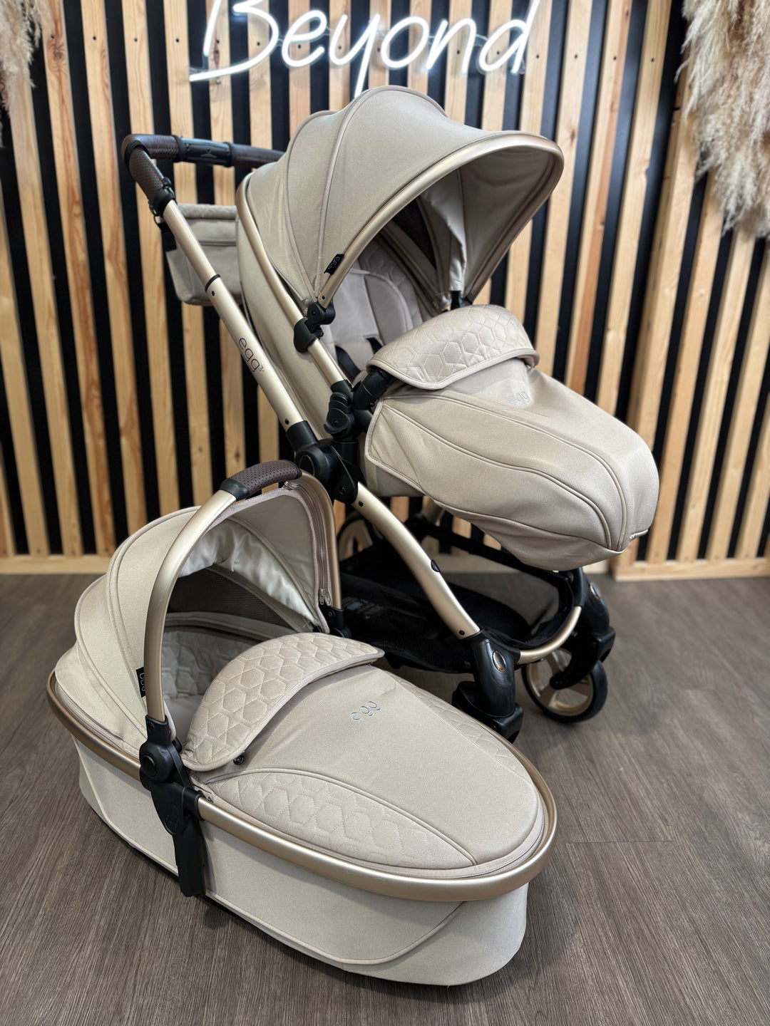 PRE LOVED egg3 Travel System - Feather