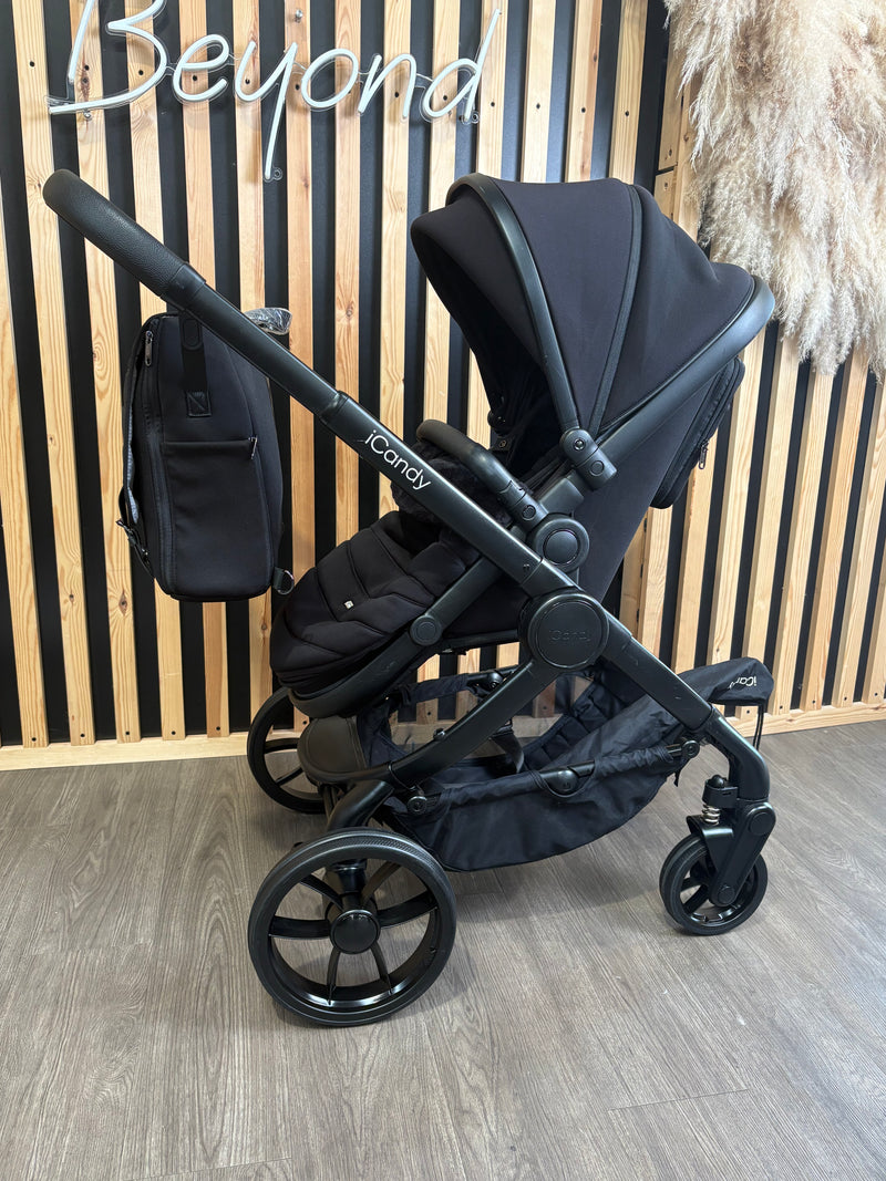 PRE LOVED iCandy Peach 7 Travel System - Jet/Black