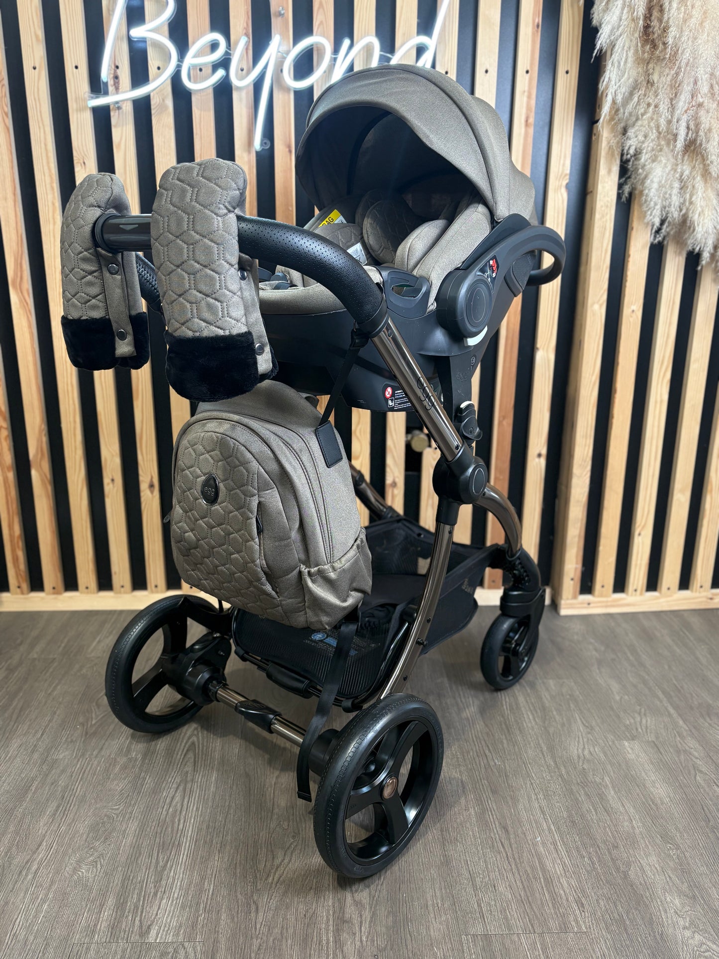 PRE LOVED egg3 Travel System - Mink