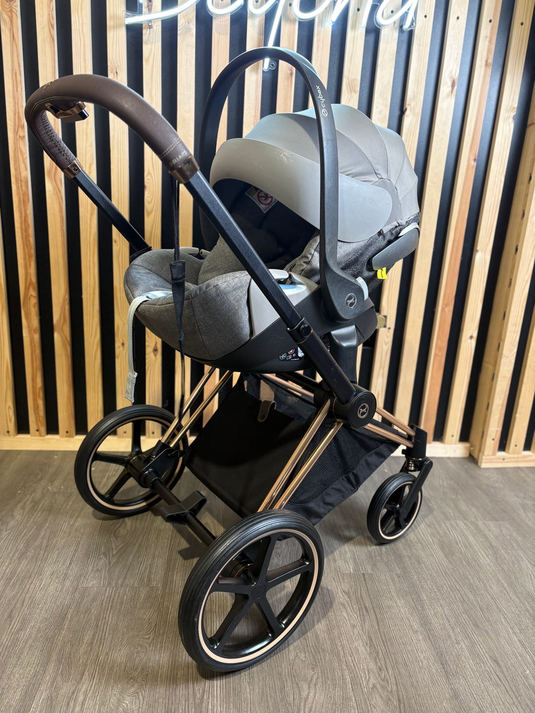 PRE LOVED Cybex Priam Travel System - Manhattan Grey/Rose Gold Including Isofix 360 Base