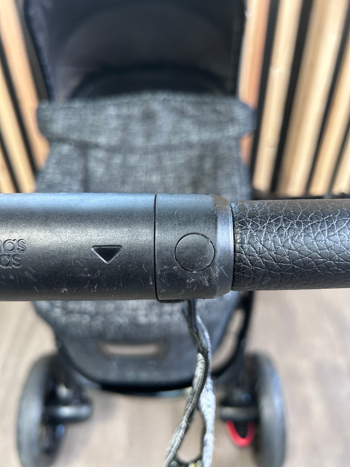 PRE LOVED Mamas & Papas Ocarro Travel System - Opulence