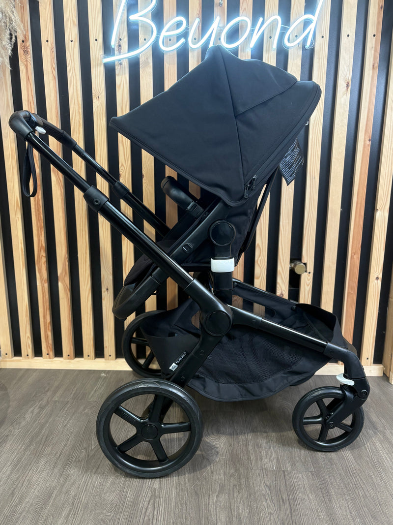 PRE LOVED Bugaboo Fox 5 2-in-1 Travel System - Heritage Black