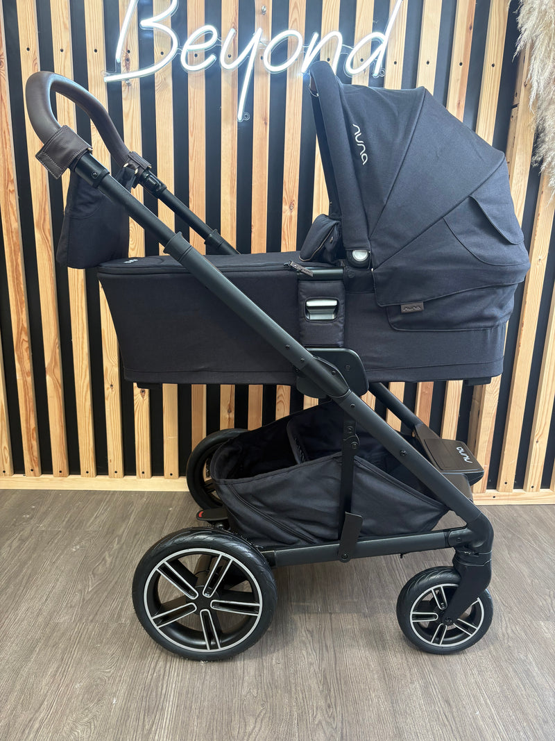 PRE LOVED Nuna Mixx Travel System - Caviar