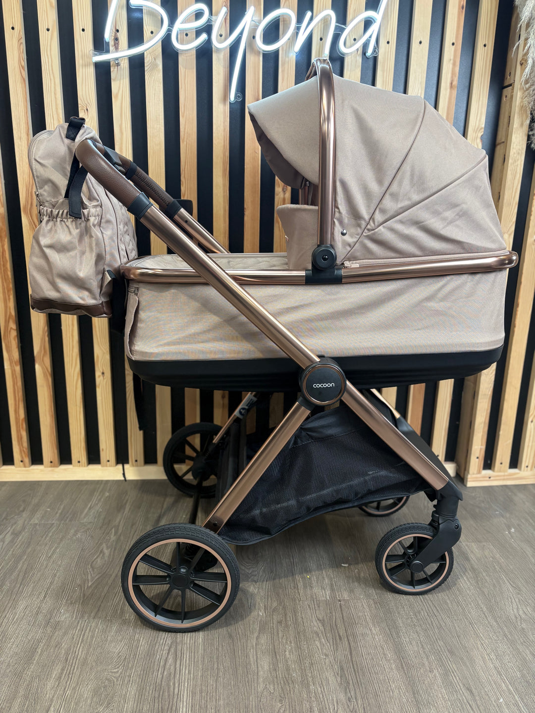 EX DISPLAY Mee-go Cocoon 3in1 Travel System - Toffee