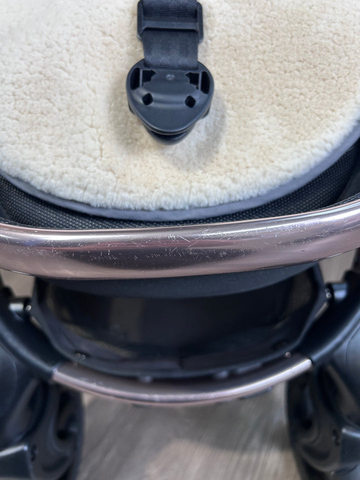 PRE LOVED egg Pushchair + Footmuff - Diamond Black