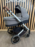 PRE LOVED Cybex Balios 2-in-1 Travel System - Manhattan Grey