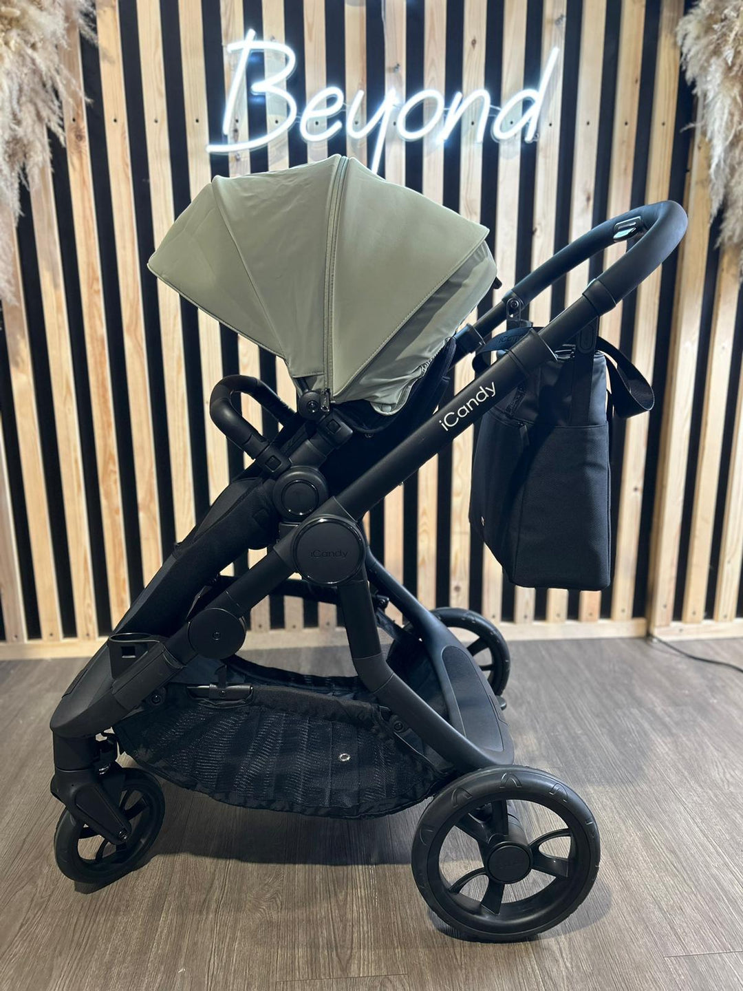 EX DISPLAY iCandy Orange 4 Pushchair Bundle - Pistachio