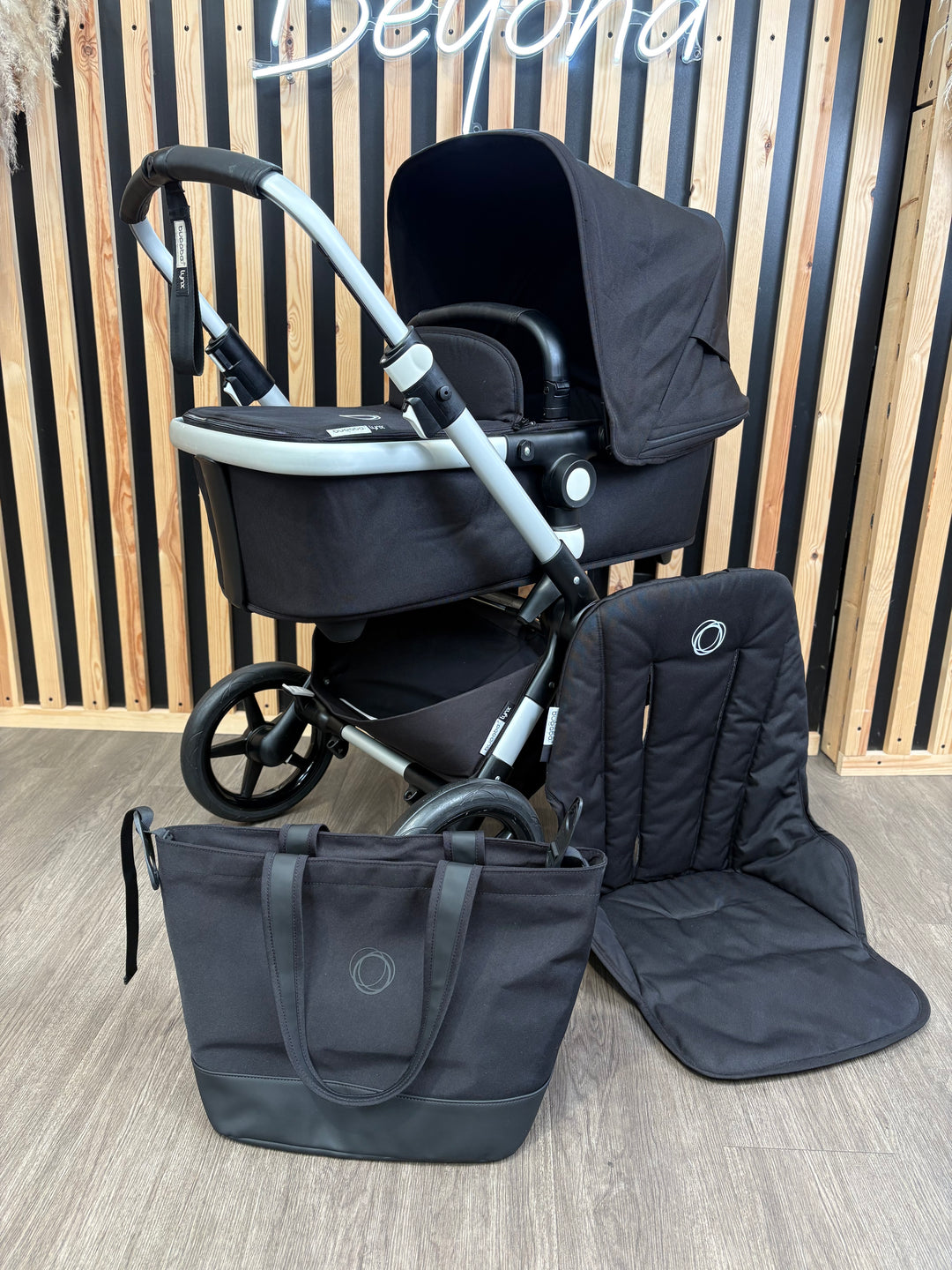 PRE LOVED Bugaboo Lynx 2in1 Travel System