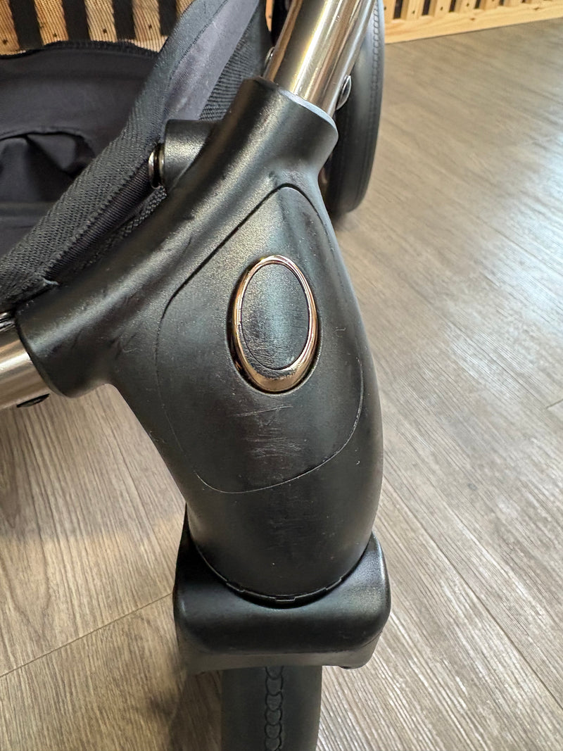 PRE LOVED egg2 Travel System - Hunter Green