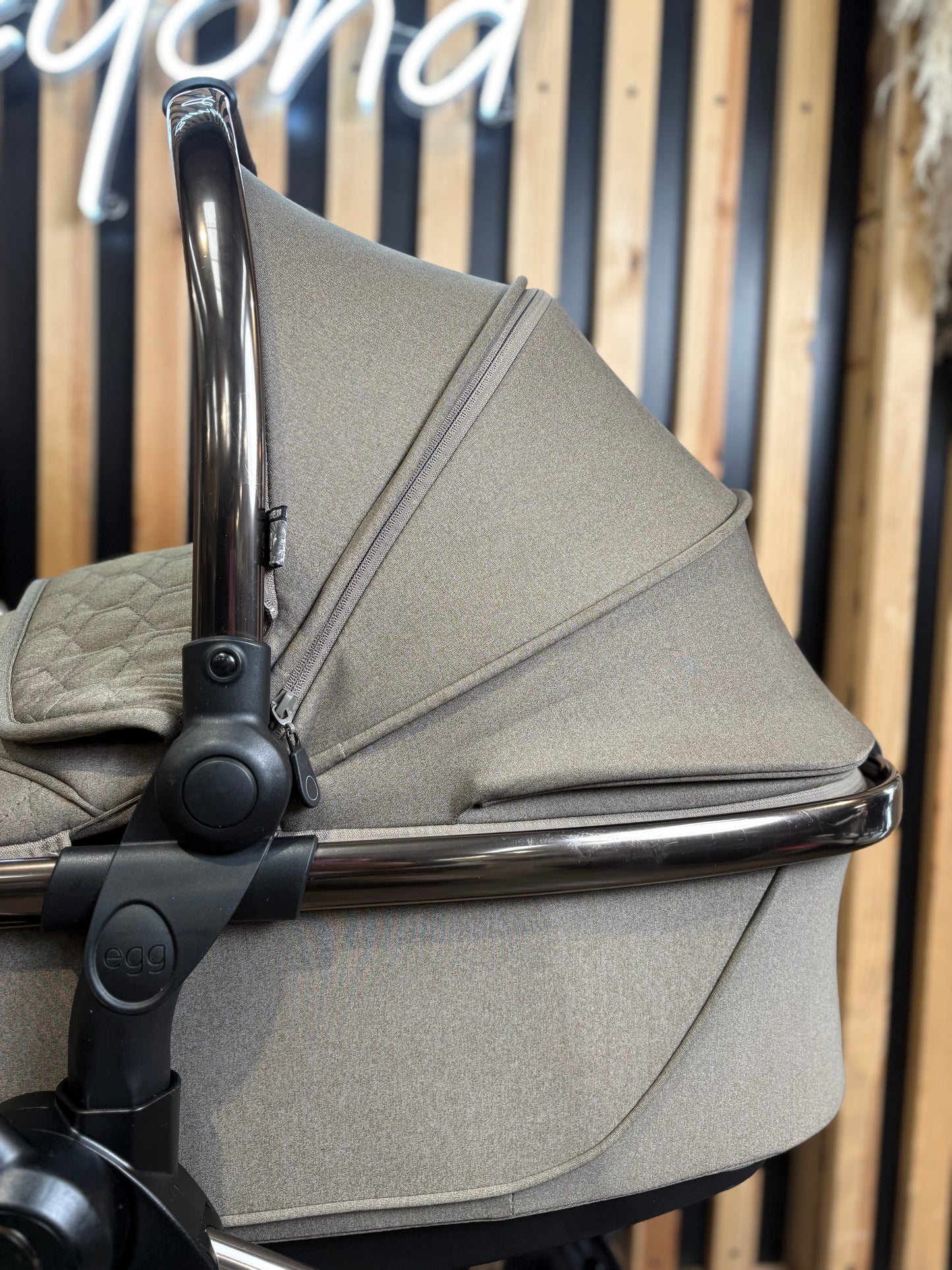PRE LOVED egg3 Travel System - Mink