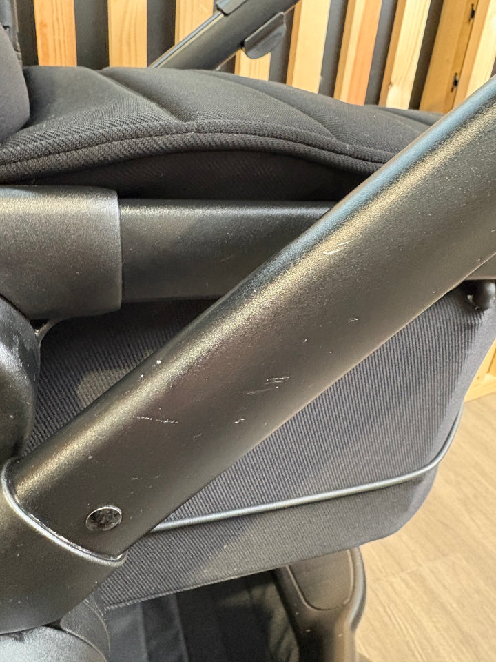 PRE LOVED iCandy Peach 7 Travel System - Jet/Black