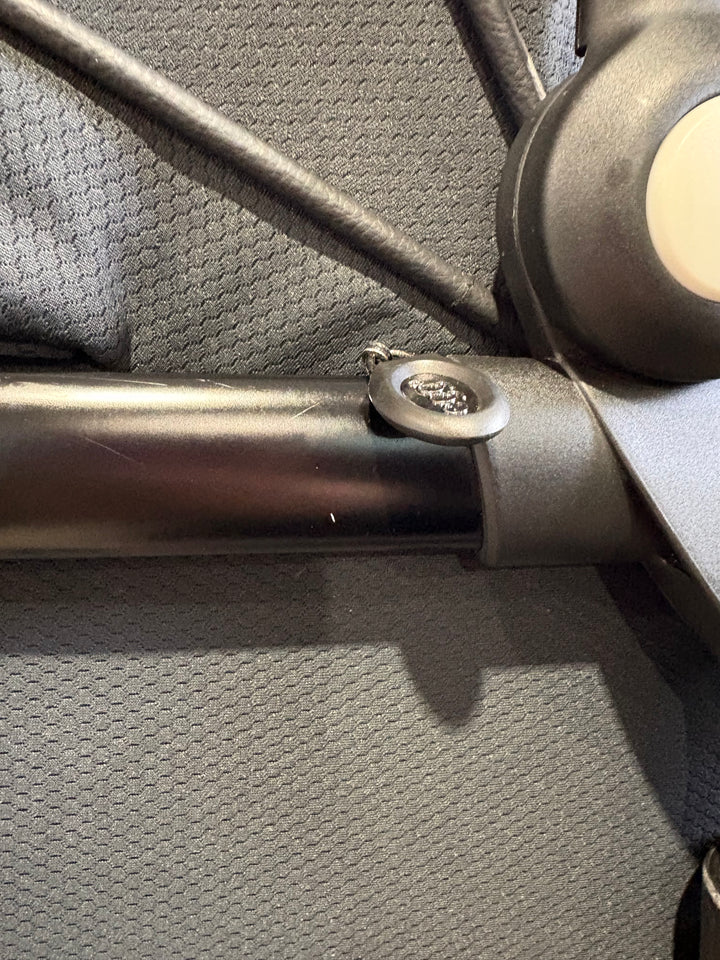 PRE LOVED egg2 Travel System - Just Black