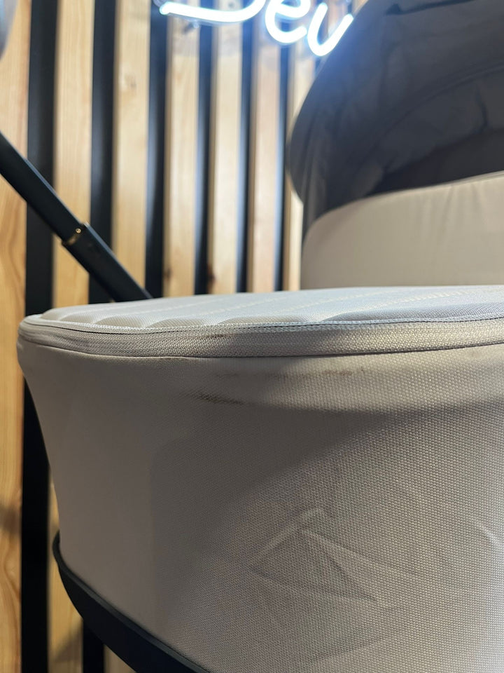 EX DISPLAY Venicci Claro Pushchair, Carrycot & Accessories - Vanilla