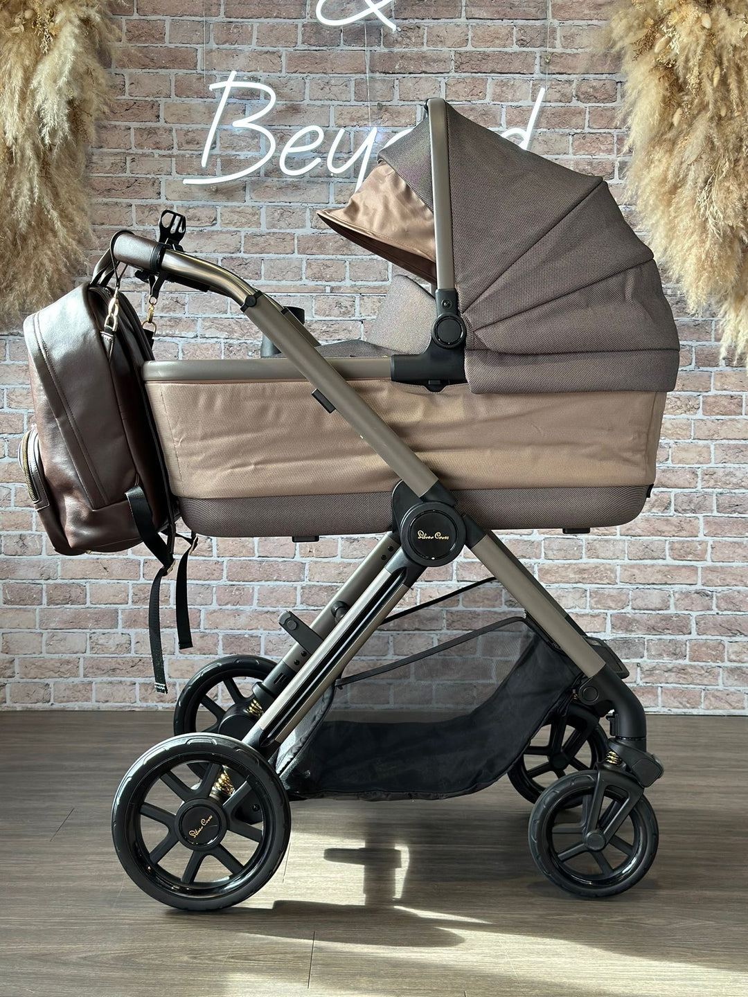 PRE LOVED Silver Cross Reef Ultimate  Travel System Bundle - Earth