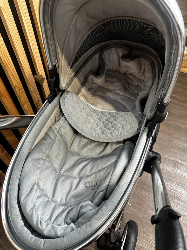 PRE - LOVED egg2 Monument Grey Travel system