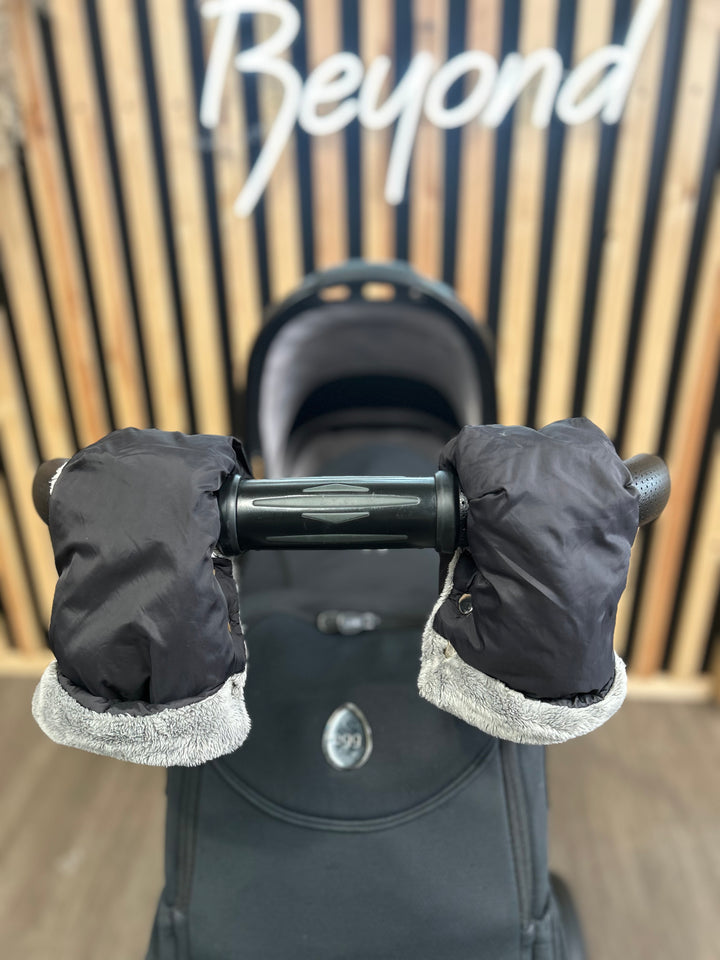 PRE LOVED egg2 Travel System - Just Black