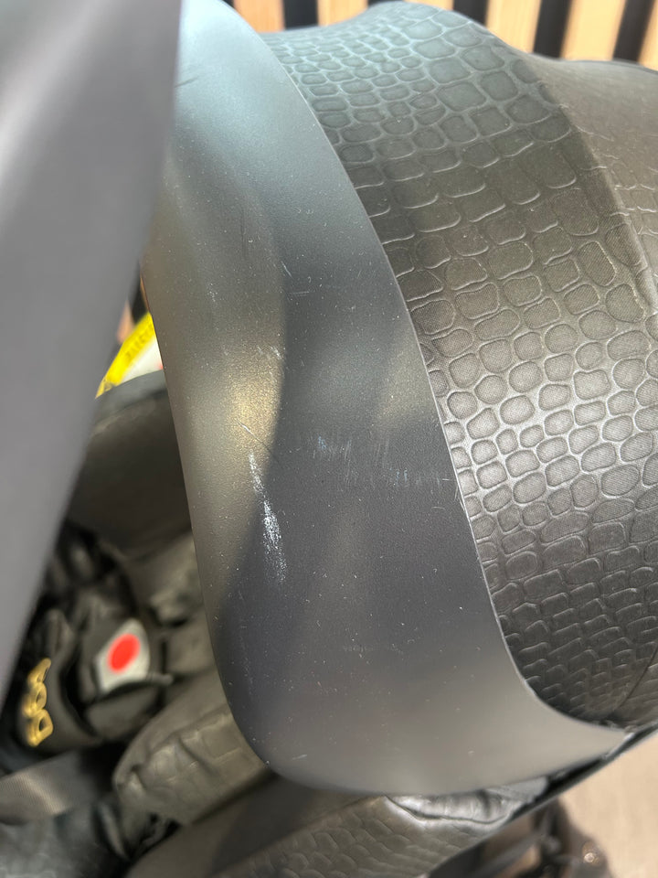 PRE LOVED egg2 Travel System - Jurassic Gold