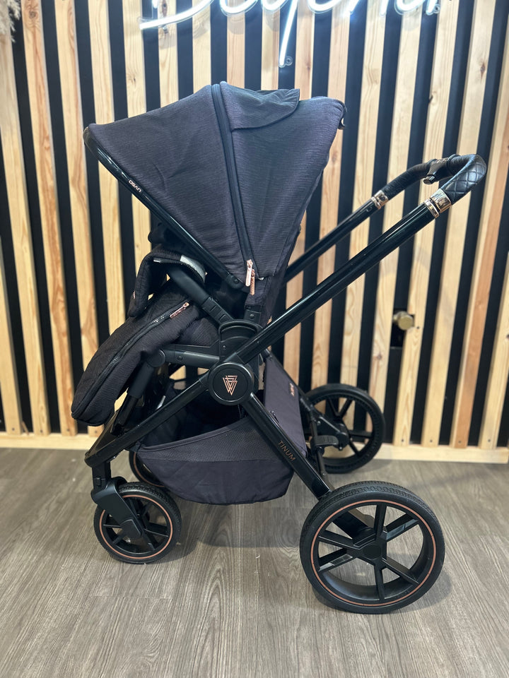 PRE LOVED Venicci Tinum 2.0 2-in-1 Travel System - SE Stylish Black