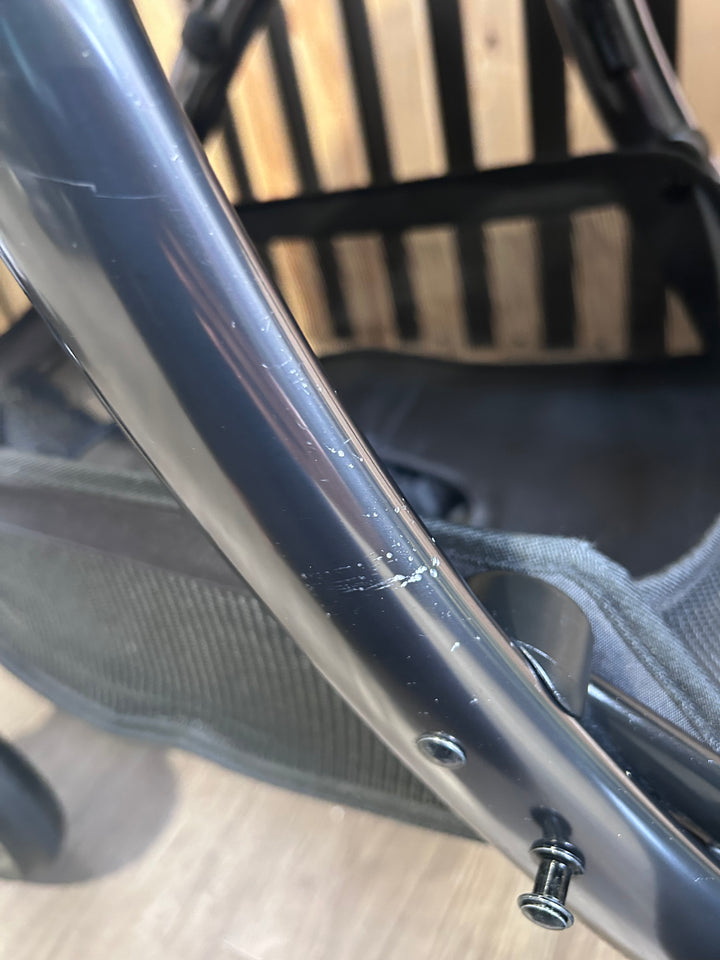 PRE LOVED egg2 Travel System - Olive