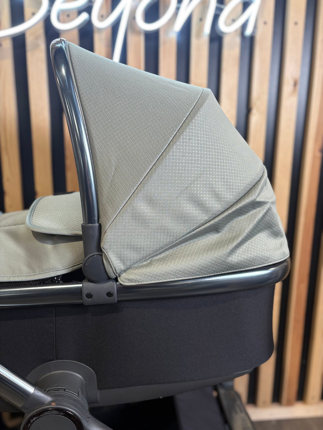 PRE LOVED Babystyle Oyster3 Travel System - Spearmint