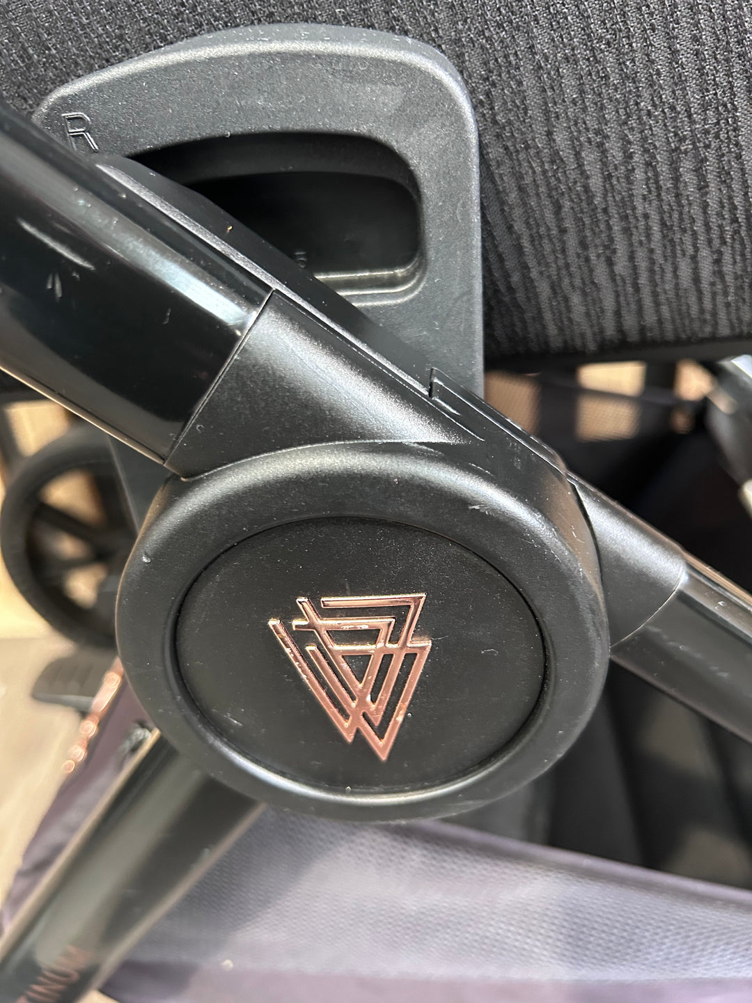 PRE LOVED Venicci Tinum 2.0 2-in-1 Travel System - SE Stylish Black