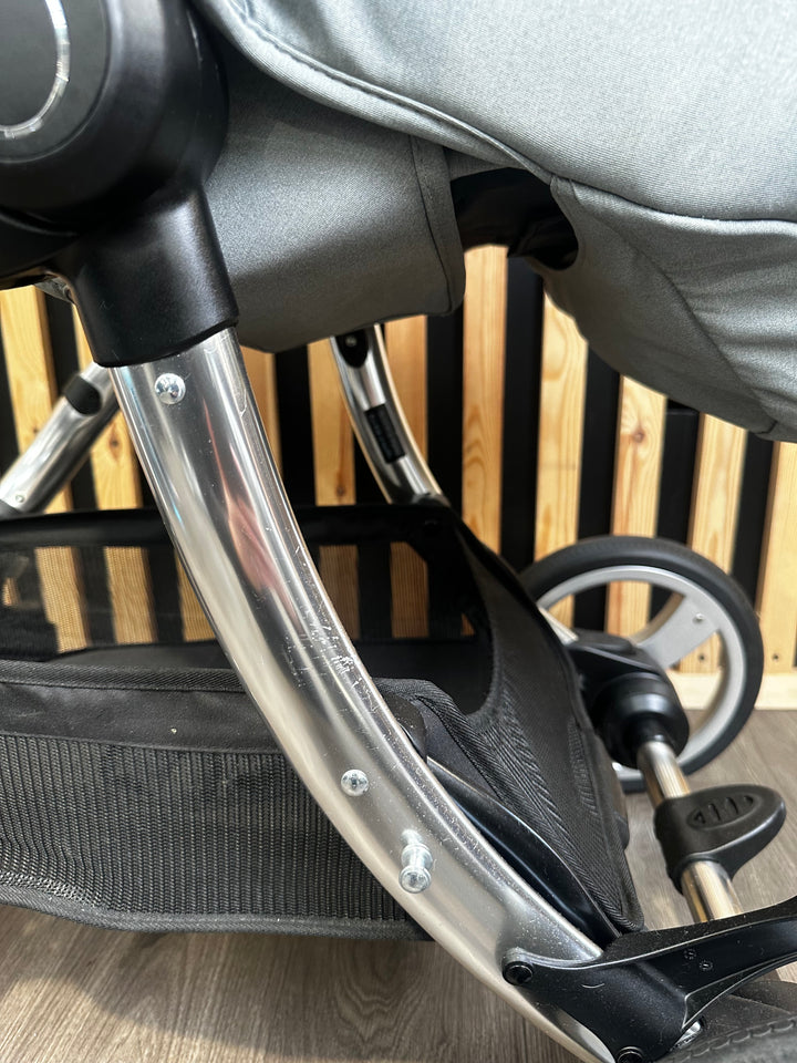PRE - LOVED egg2 Monument Grey Travel system