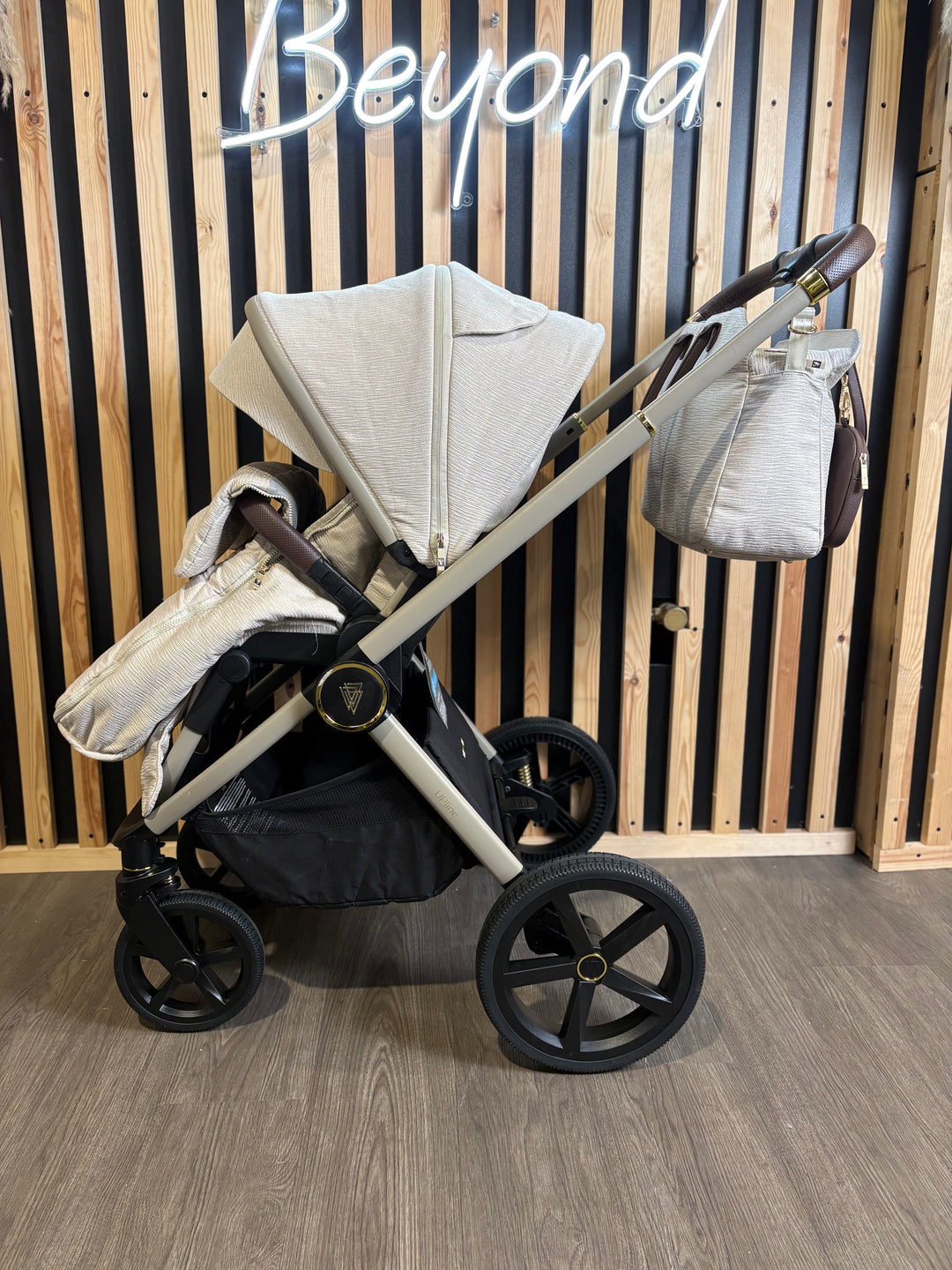 PRE LOVED Venicci Tinum Upline Travel System - Stone Beige
