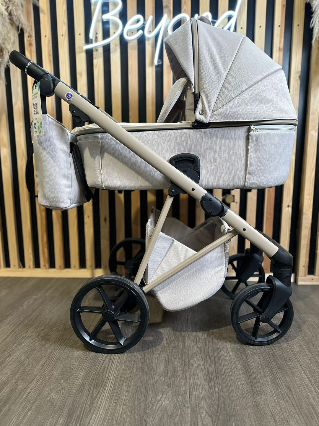EX DISPLAY Mee-Go Milano Natura 2-in-1 Travel System – Vanilla