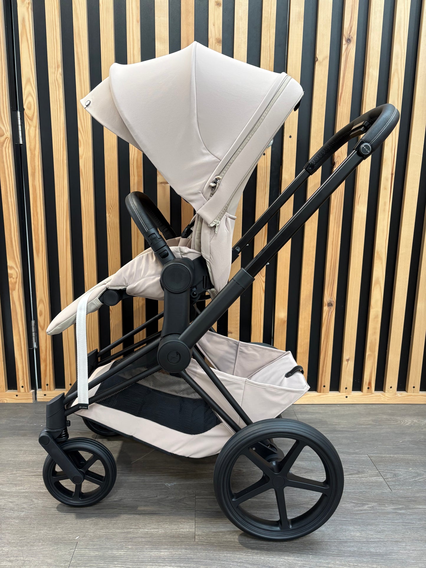 EX DISPLAY Cybex Priam Comfort Pushchair & Foldable Carrycot - Cozy Beige/Black