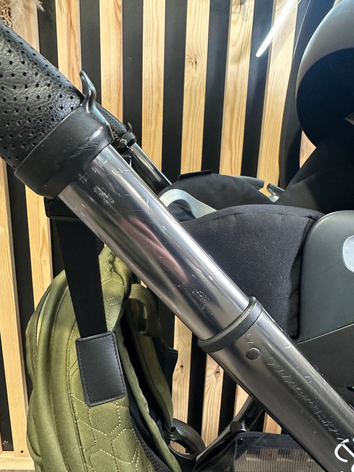 PRE LOVED egg2 Travel System - Olive