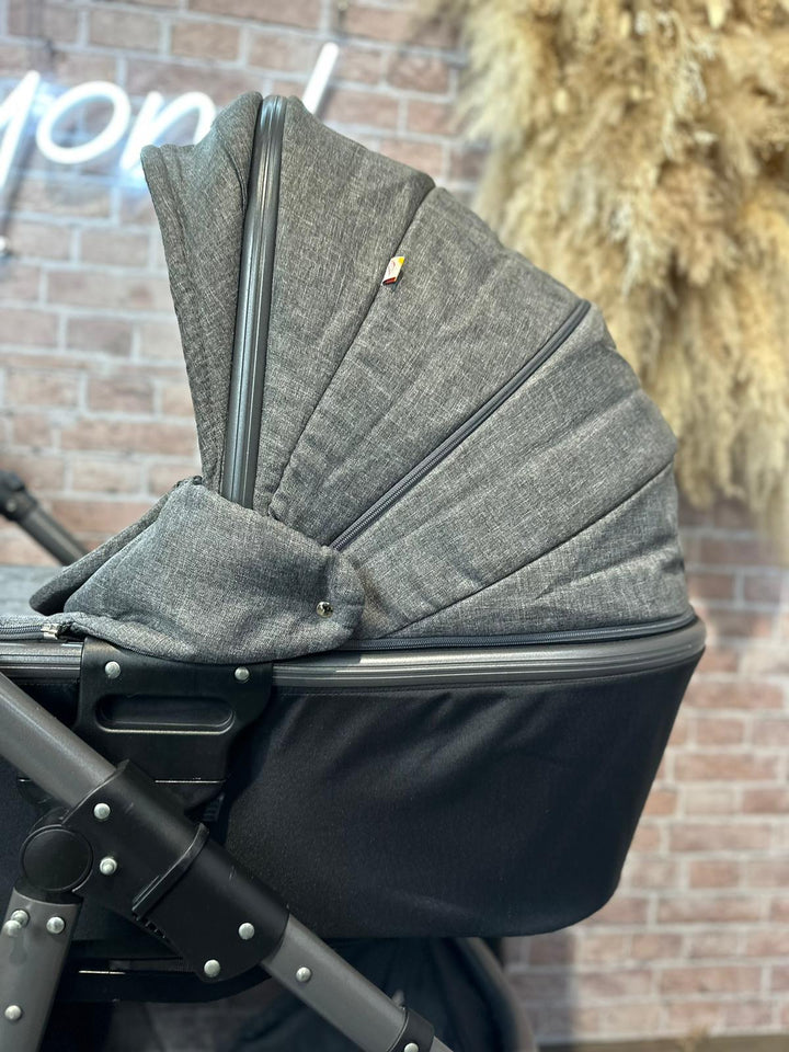 PRE LOVED Venicci Carbo 3-in-1 Travel System – Denim Grey