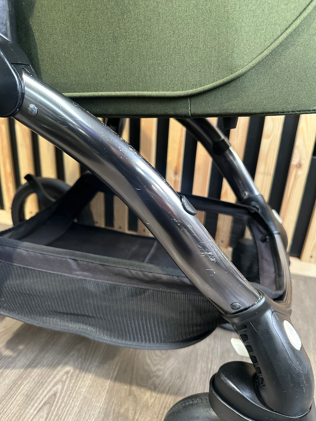 PRE LOVED egg2 Travel System - Olive