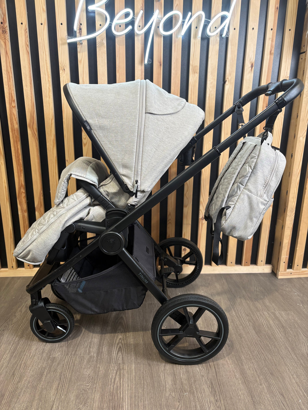 PRE LOVED Venicci Tinum Edge 2in1 Travel System - Dust