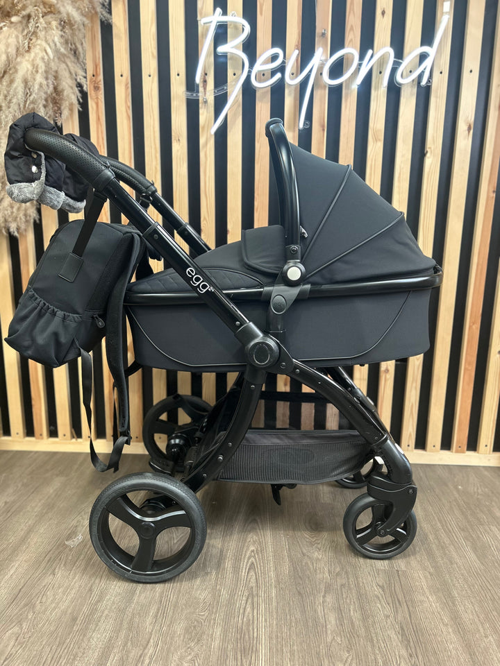 PRE LOVED egg2 Travel System - Just Black