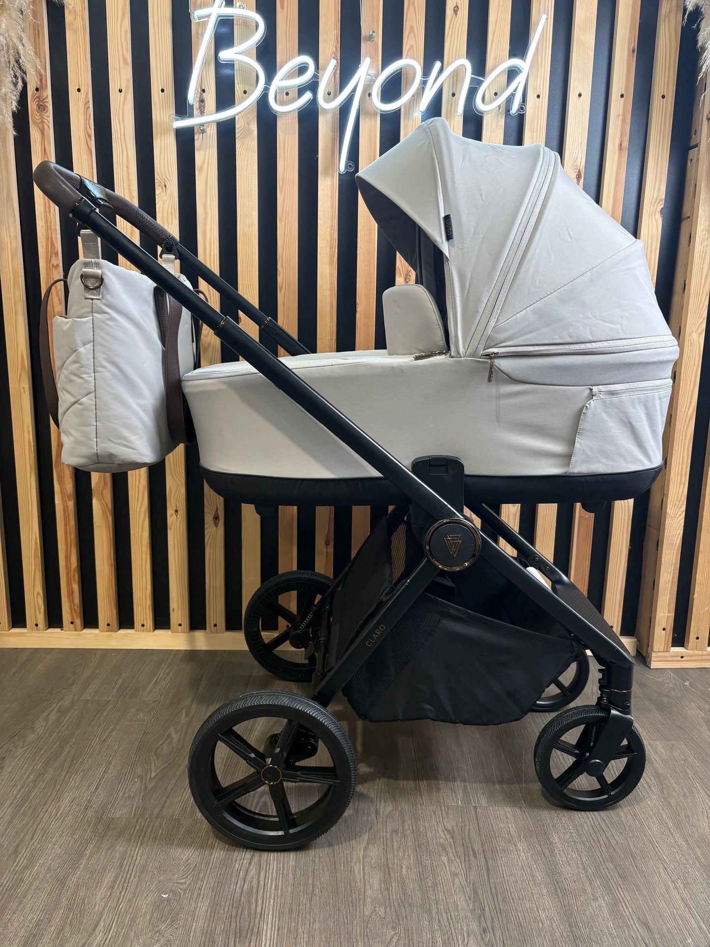 PRE LOVED Venicci Claro 2-in-1 Travel System - Vanilla