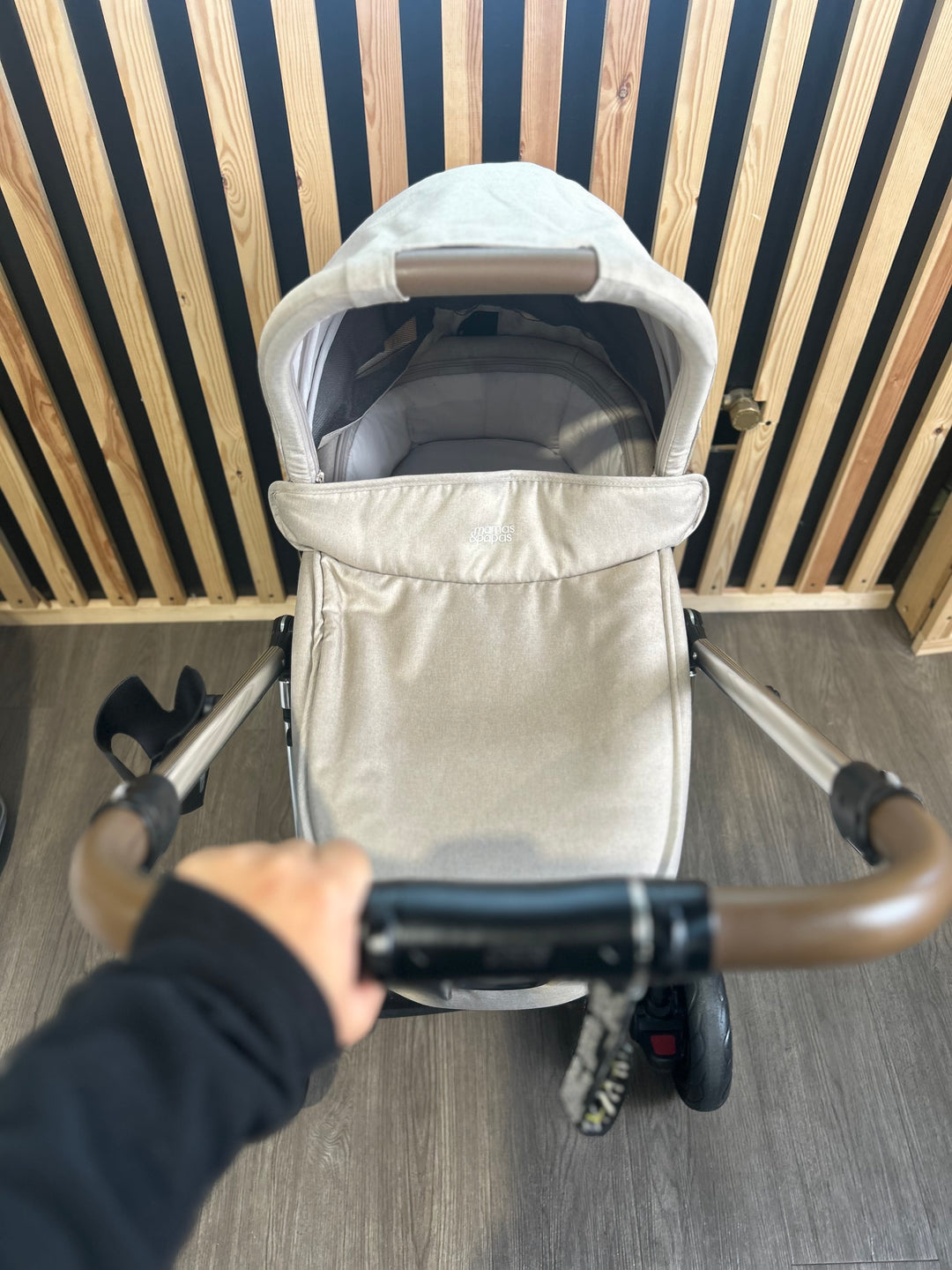 PRE LOVED Mamas & Papas Flip XT3 Travel System - Biscuit