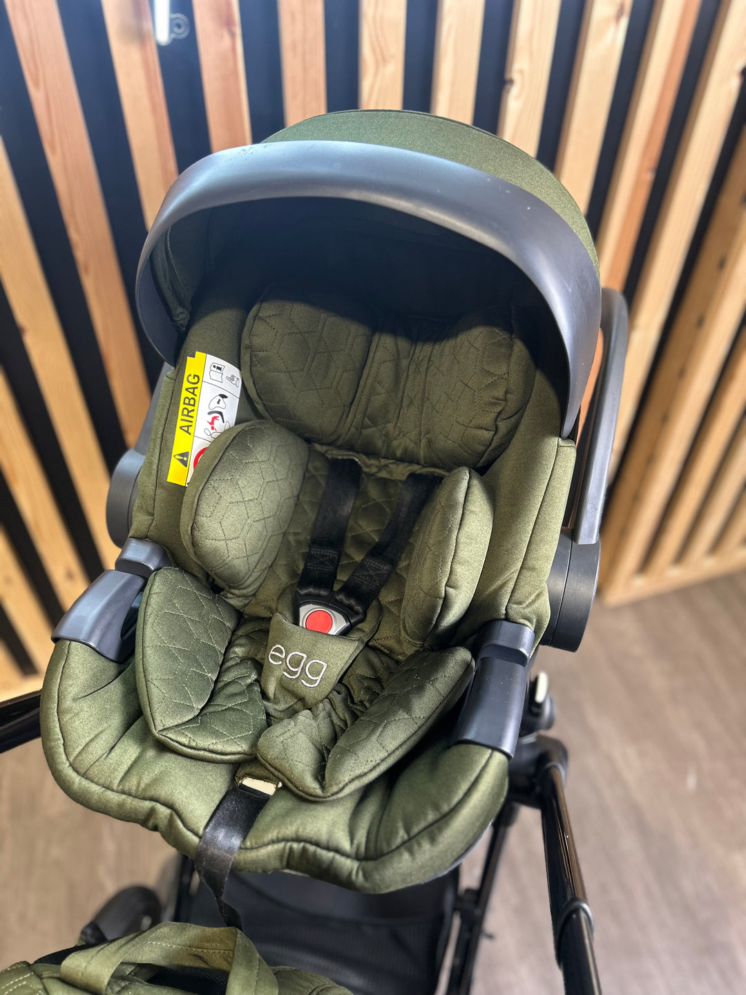 PRE LOVED egg2 Travel System - Olive