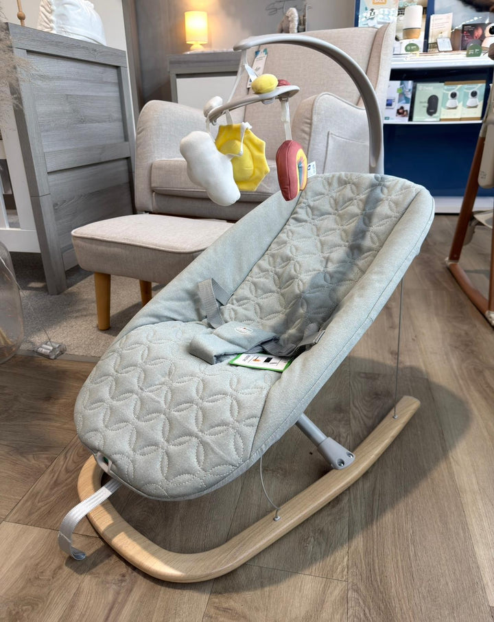 EX DISPLAY Chicco Zen Wave Rocker – Wooden Grey