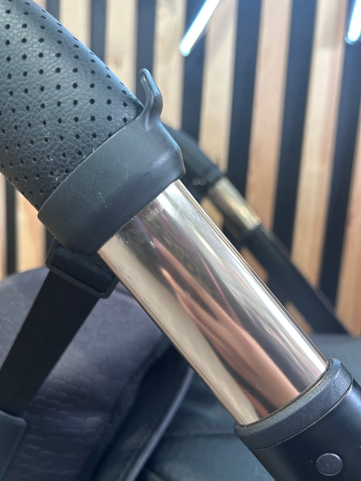 PRE LOVED egg2 Travel System - Jurassic Gold