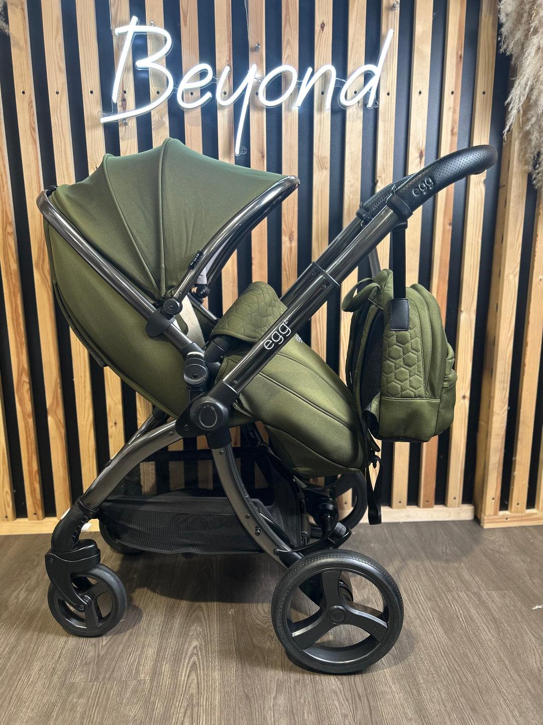 PRE LOVED egg2 Travel System - Olive